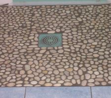 Douche a l'italienne en galets