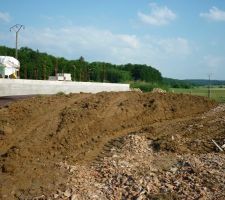 Mise en place de la terre autour du sous sol