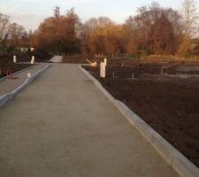 Le 02/12/2013 voirie en attente de rev&ecirc;tement