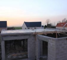 Dalle &eacute;tage coul&eacute;e