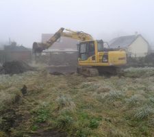 Début du terrassement dans le brouillard normand...