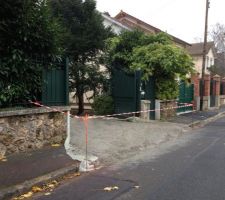 Protection pavée, trottoir et portail existant
coulage d\'une dalle de béton