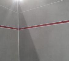 Le listel rouge l&agrave; renmplacera le listel alu au dessous en au dessous de l autre listel