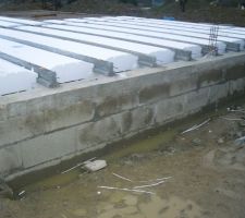 On voit notre garage qui n a pas ete encore commence!