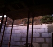 Le trou pour l'escalier béton.