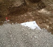 Chemin d'acc&egrave;s avec son film g&eacute;otextile dessous