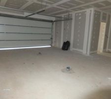 Garage (48m2)   2 evacs (pour nettoyer le garage), celui-ci sera carrelé