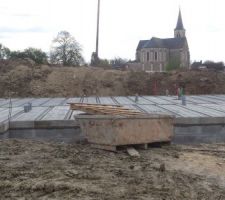 Vide sanitaire presque fini reste plus qu'a coulé la dalle.et la on dit merci MTC de 'vous offrir le vide sanitaire que vous n'aviez préalablement pas prévue ai contrat puisque pas de réels visite sur le terrain