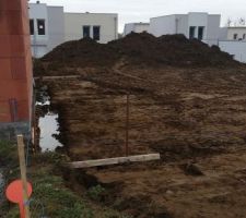 Le voisin  commence ses travaux