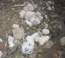 Zoom sur le contenu du remblais utilisé pour l'accès chantier