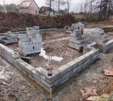 Mont&eacute;e de 2-3 rang&eacute;es d'agglos le 6 d&eacute;cembre 2013