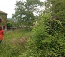 Premi&egrave;re venu sur le terrain. (la commercial en photo)