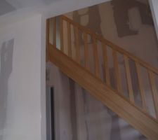 ESCALIER VU DU SEJOUR