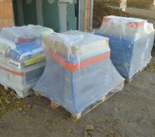 Livraison de nos 4 palettes de carrelage par Anzile