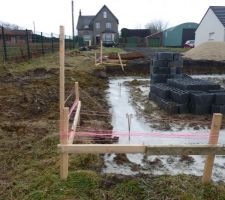 Fondations terminées sous la pluie