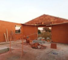 Pose des differents seuil de portes, fenetres, et autres ouvertures....