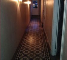 Avant rénovation, RDC couloir d'entré porte donnant sur la cour, orientation SUD.