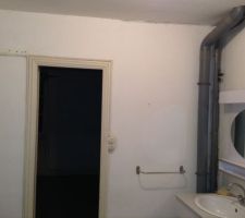 Avant rénovation RDC, future salle d'eau de la chambre mur SUD.