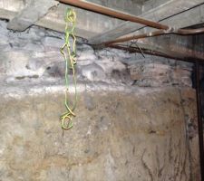 Avant rénovation, cave plancher "flottant".
