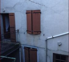 Avant rénovation, façade orienté SUD, donnant sur le jardin et la cour.