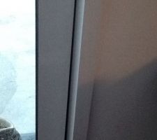 La bas de la baie vitrée il y a un jour d environ 5 millimètres