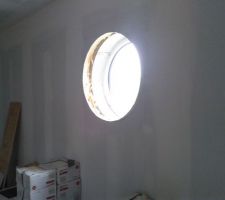 Hublot brut du garage