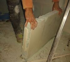 Abattement de la cloison de la future salle de bain