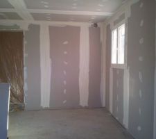 La cuisine sera l&agrave;, en L avec &icirc;lot central