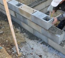 Vide sanitaire. Positionnement des blocs: joints partout et propres.