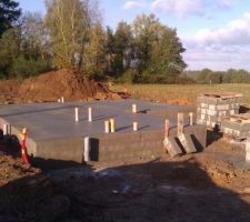 La dalle est coulée! Ça prend forme