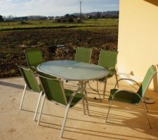Terrasse vue de la cuisine.