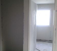 Placard d'entrée et chambre rdc