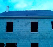 Vu arri&egrave;re, toiture couverte