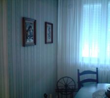 Salle à manger ou futur mur en pierres