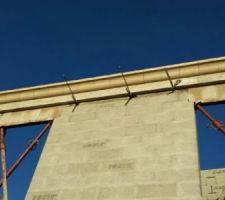 Pose des corniches en pierre reconstituée