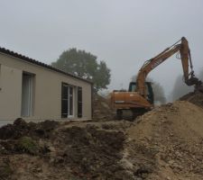 Gros travail du terrassier !! y a du boulot !!