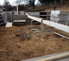 Vide sanitaire sur la partie sup&eacute;rieur.