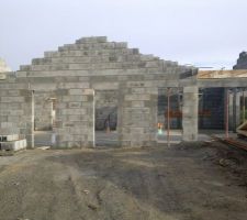 Photos de la charpente enfin sur les murs et plus sur la terre (plus 20 jours sur le sol) Travail du charpentier entre le 16 et le 19 décembre 2013.
