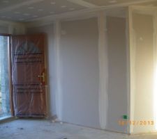 Bandes faites , mur entr&eacute;e