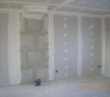 Bandes faites autour mur pare feu ,et autour caisson raccordement au plafond