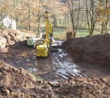 Installation pour réalisation des micro-pieux