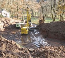 Installation pour réalisation des micro-pieux