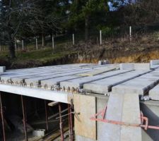 Et voil&agrave; le plancher d&eacute;j&agrave; pos&eacute; !  Impressionnant