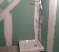 Réserve ou pas?? il manque le cache sous le bac à douche de l étage au rdc la baignoire a le cache.