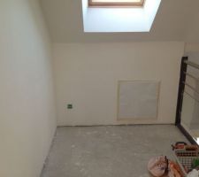Peinture dans le bureau en mezzanine