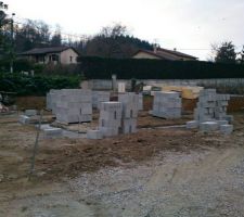 Les fondations commencent...