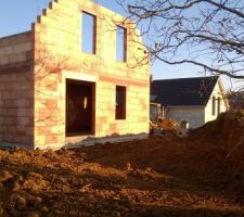 D&eacute;but du terrassement en attendant la charpente