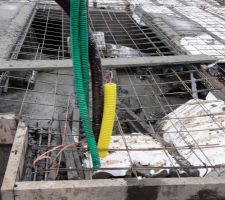 2 poutrelles cass&eacute;es au niveau du garage