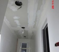 Bande de joint fini dans le cellier