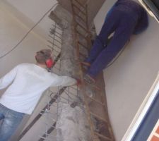 D&eacute;molition de l'escalier b&eacute;ton car celui-ci n'&eacute;tait pas aux normes et tr&egrave;s dangereux &agrave; l'utilisation